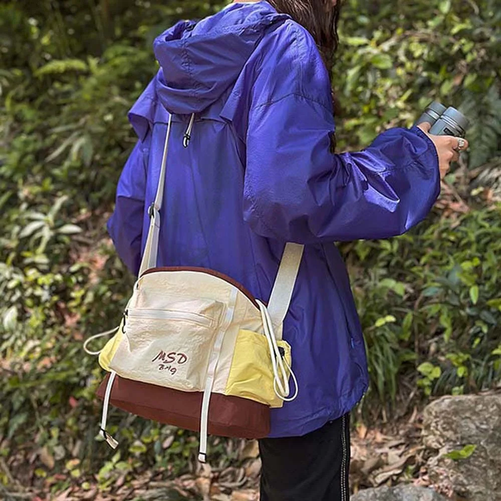 حقيبة كروس محمولة لتسلق الجبال مطرزة بسعة كبيرة في الهواء الطلق من النايلون حقيبة كتف خفيفة الوزن وأشرطة قابلة للتعديل