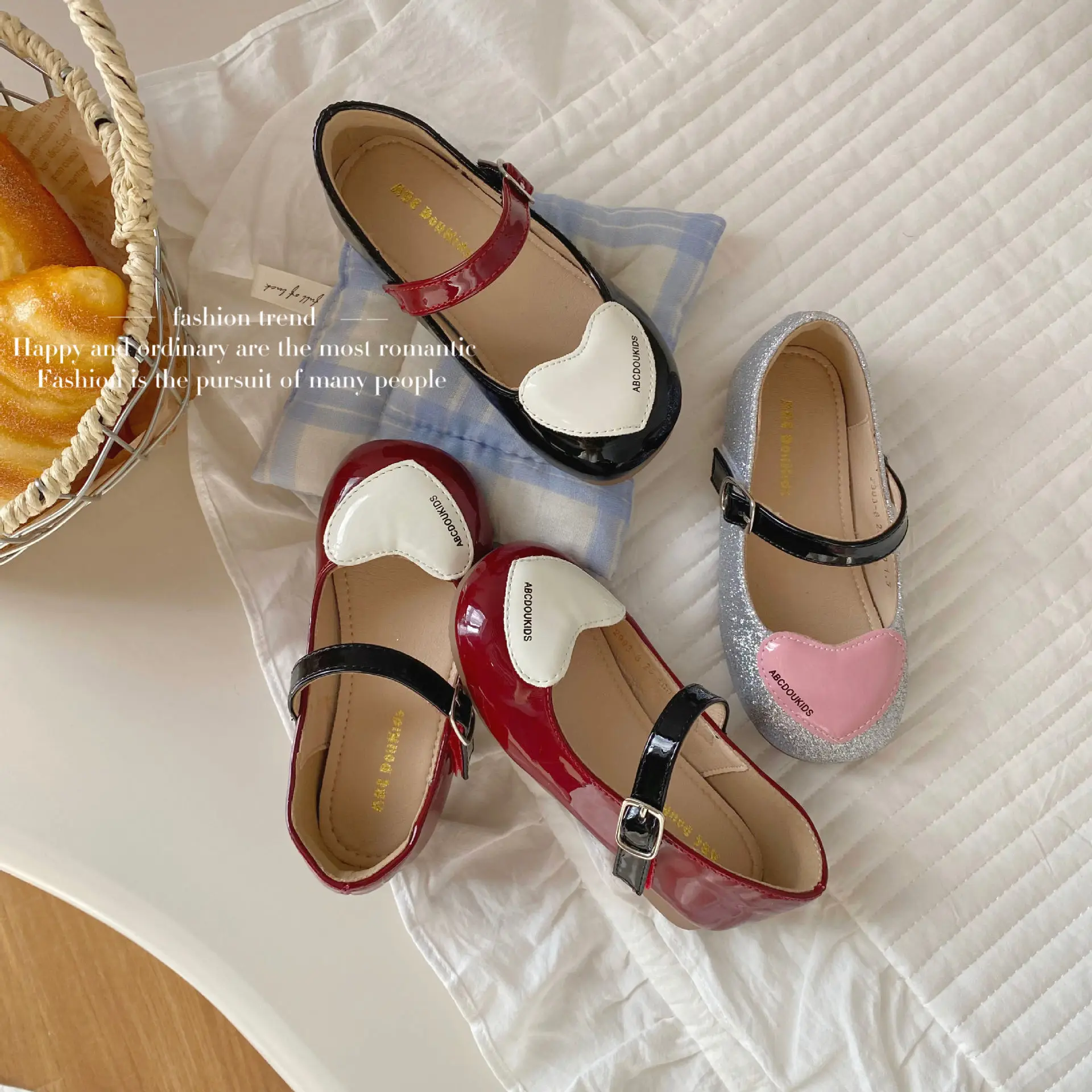 2025 Autumn Girl Leather Shoes New Elegant Party Children Princess Shoes Light Shallow Comfy Kids Flats Shoes Fashion Versatile