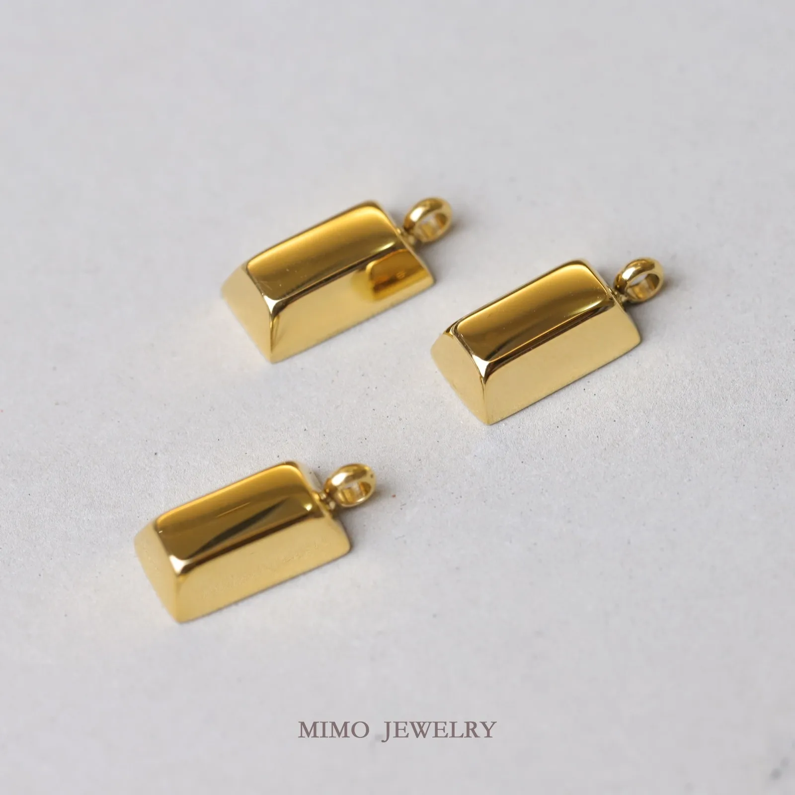 

Little Golden Brick Gold Nuggets Internet Celebrity Wind Charms Pendant Supplies DIY Hand Stainless Steel Gold Plated Accessorie