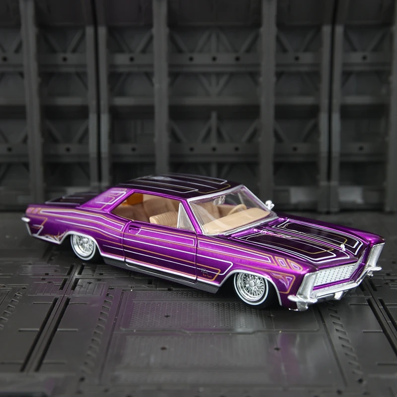 

Maisto 1:26 Simulation Buick Riviera Alloy Car Model Ornament Collection Car Doors Can Open Supercar Static Desktop Gift