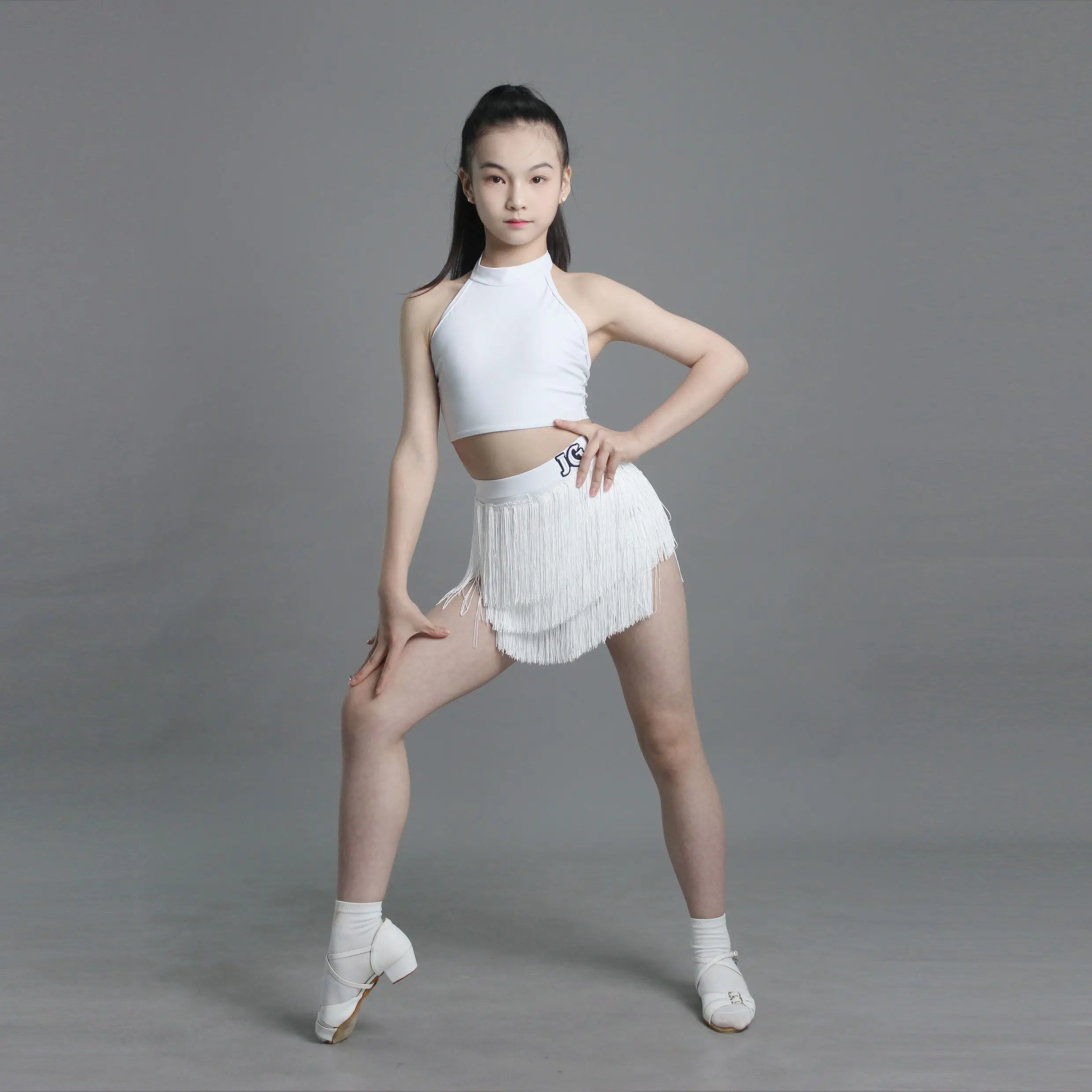 

Summer Girls Latin Dance Clothes Sleeveless White Short Tops Fringe Skirt Cha Cha Rumba Samba Dance Competition Clothing NV20033