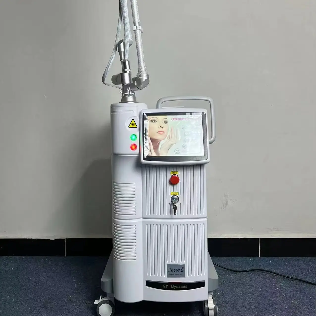 2026년형 CO2 프랙셔널 스킨 CO2 얼굴 치료기 10600nm 최신 레이저 미용기 여드름 흉터 재생용