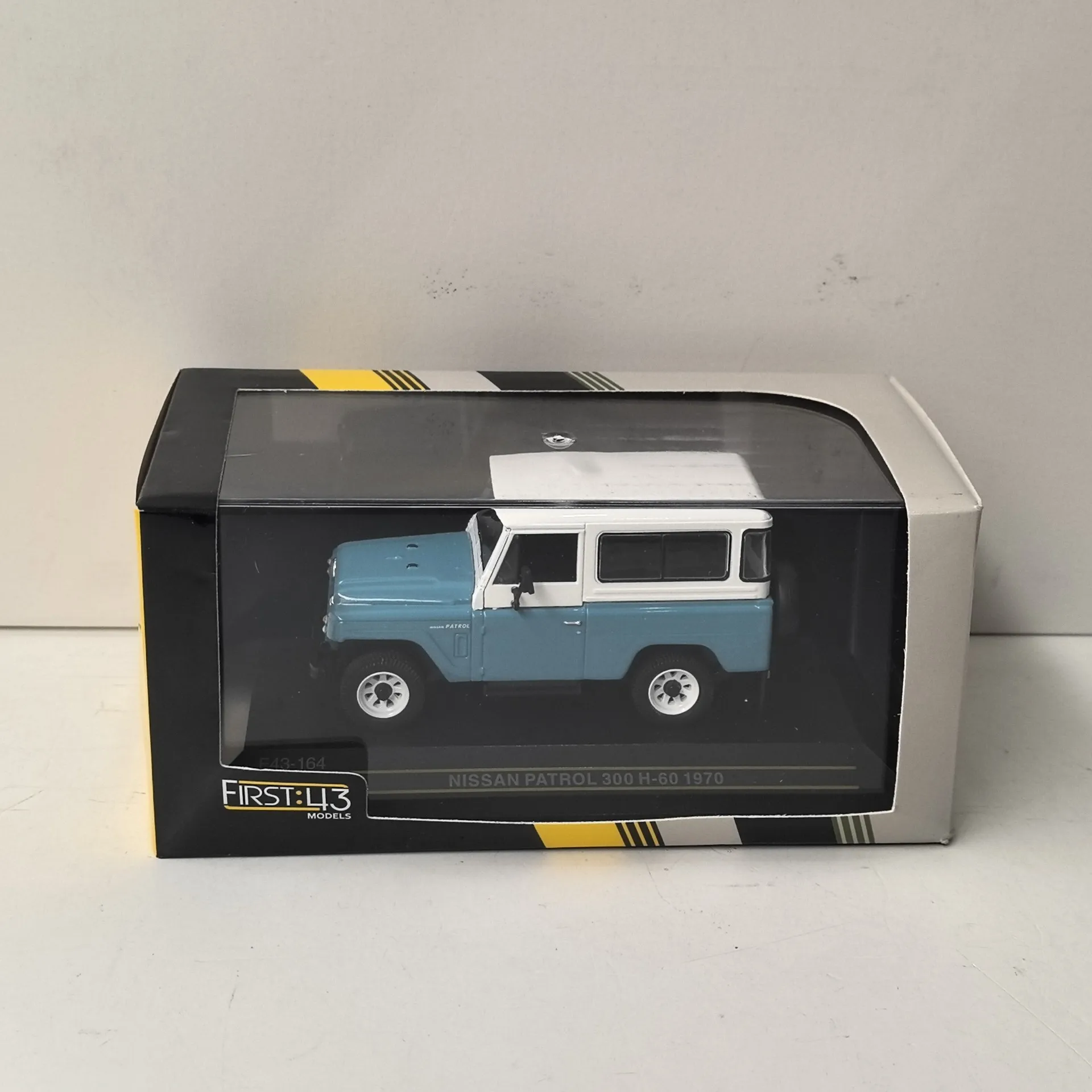 modele-de-voiture-tout-terrain-en-alliage-echelle-first-1-43-patrol-300-h-60-1970