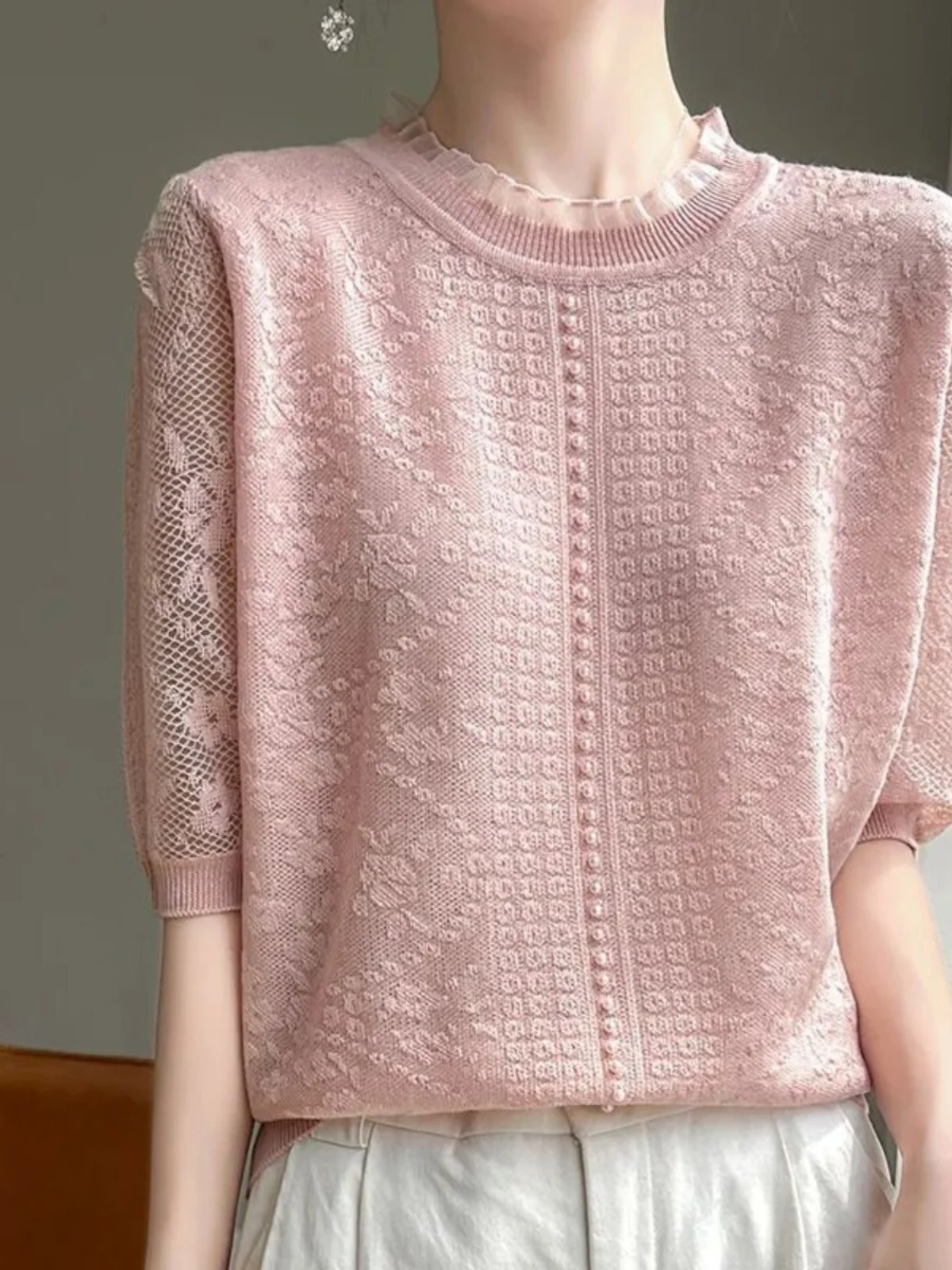 

Однотонный кружевной топ для женщин, повседневный свободный крой, летняя футболка с цветочным кружевом, рукава три четверти, стандартная длина