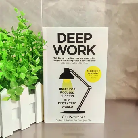 Cal Newport의 Deep Work 산만한 세상에서 집중적인 성공을 위한 규칙 성인용 단행본을 위한 리더십 및 동기 부여 책