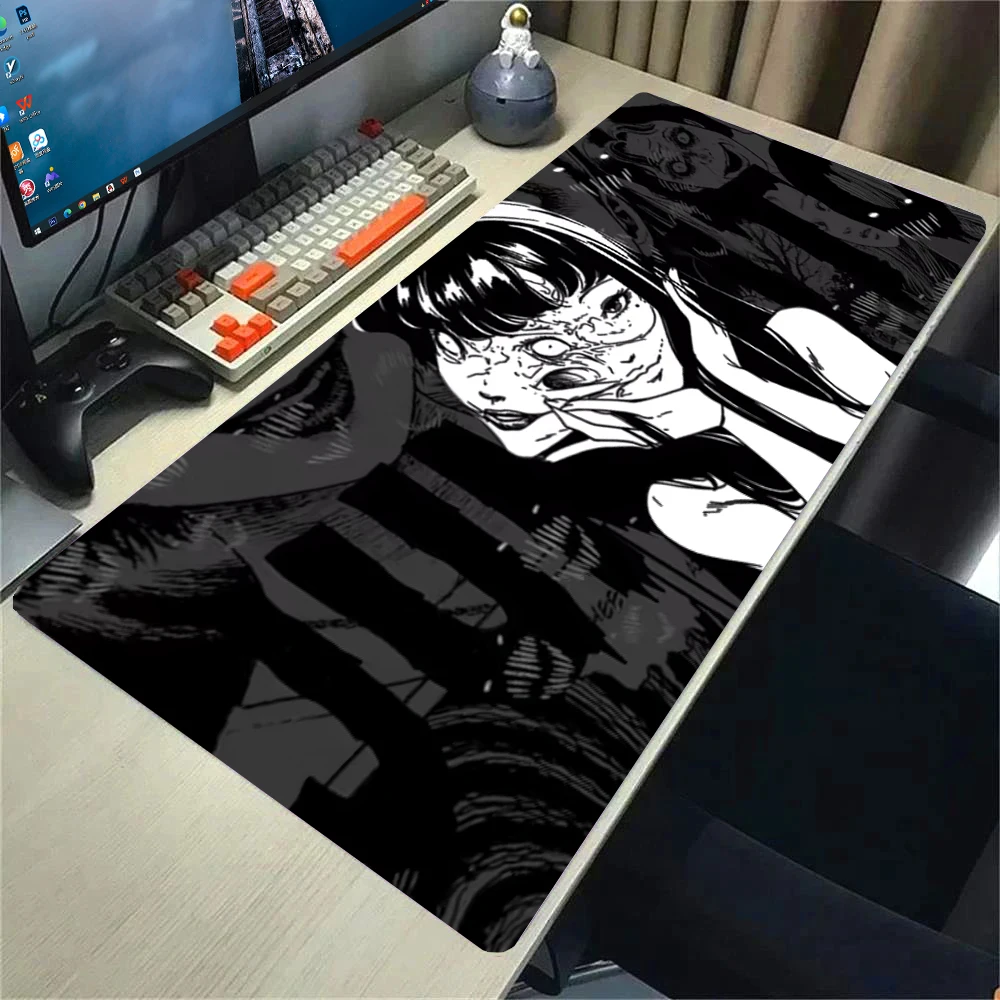 Schwarz-weißes Mauspad, niedliches HD Branco Schreibtischunterlage, erweiterte Gaming-Tastaturmatten, großes XXL-Gamer-Collage-Horror-Anime-Mauspad