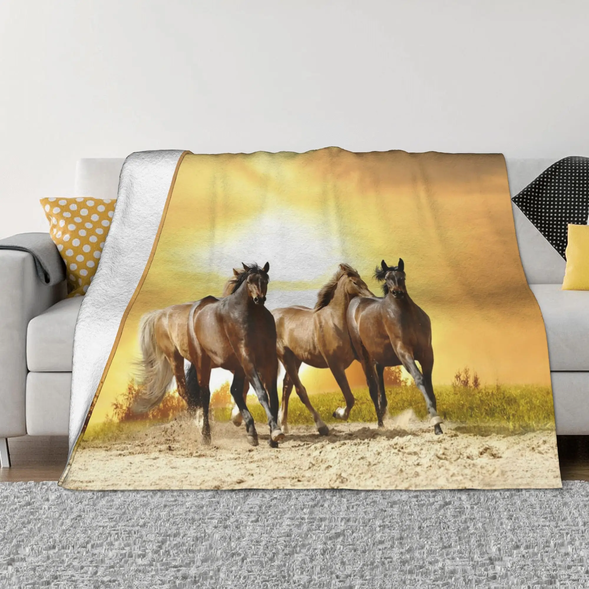 Wild Horse Blankets Galloping Animal Lovers Fuzzy Vintage Breathable Throw Blanket for Bedding Lounge Autumn/Winter