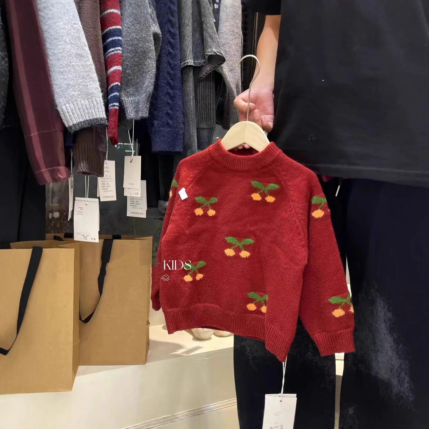

Korean Children's Clothing, Girls' Cherry Sweaters, Autumn and Winter Children's Sweater Fashionable and Casual Knitwear