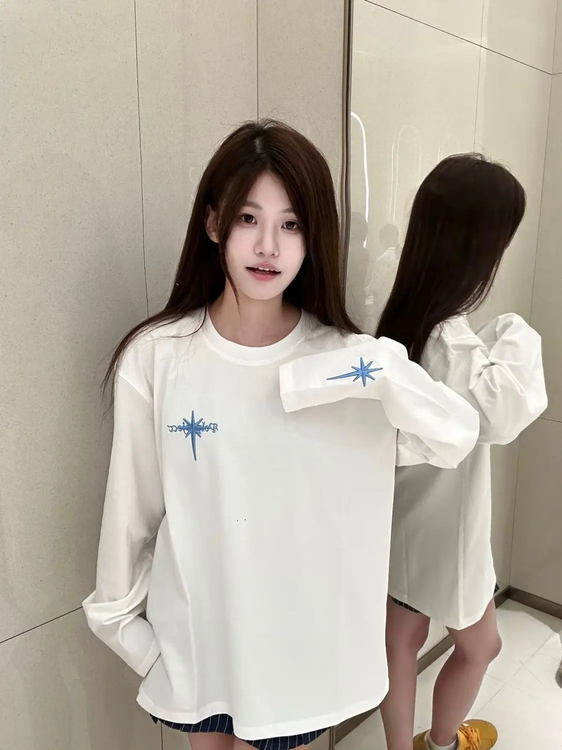 Girls' American-style individual fashion light blue star-embroidered loose long-sleeve top for spring and autumn