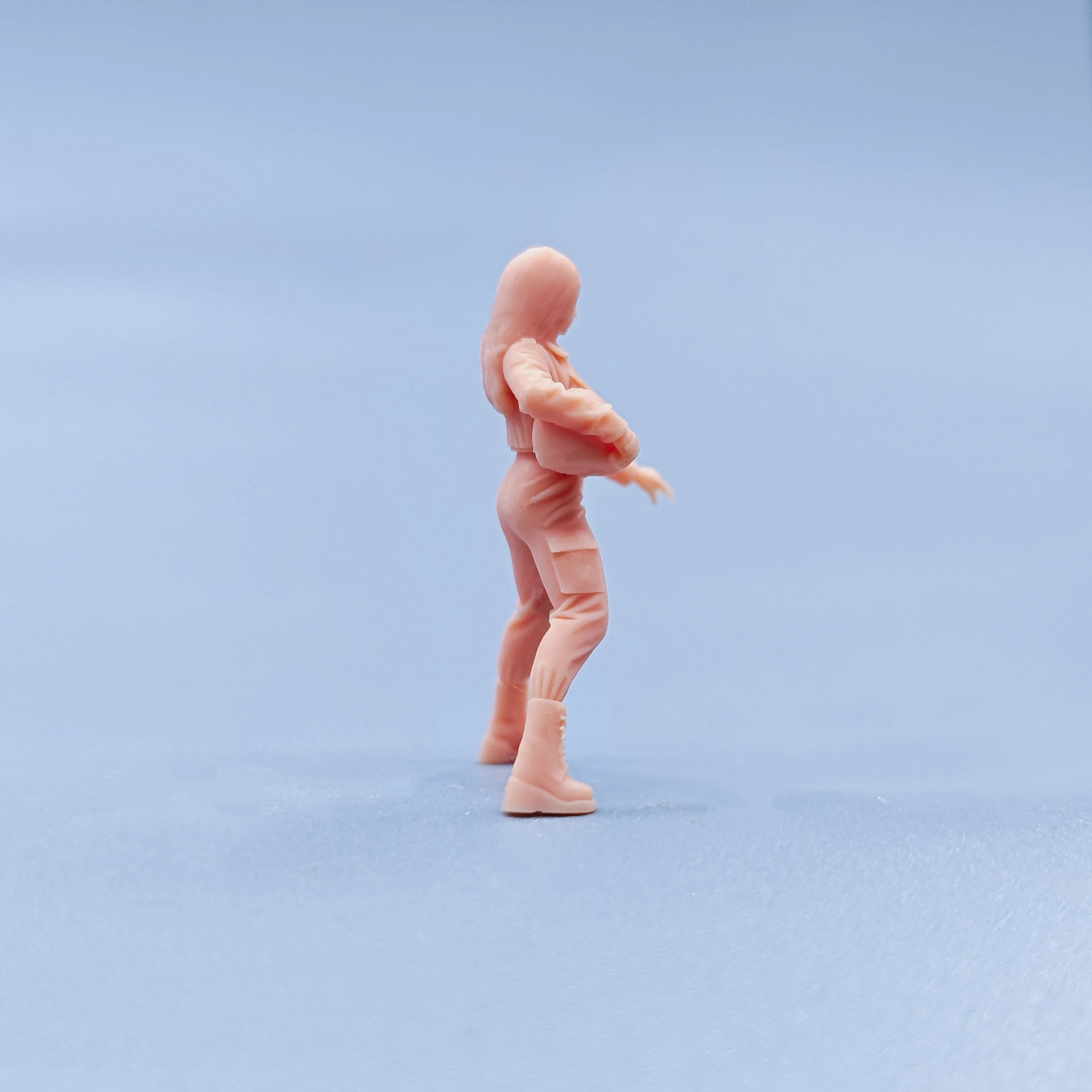 1/64 Figurines Scale Model Resin Woman Riding A Motorcycle with A Helmet Uncolored Miniatures Diorama Hand-painted D616