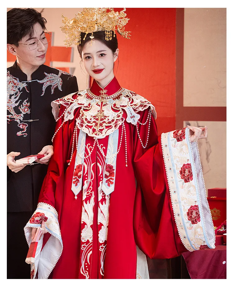 

Свадебное платье из трех частей в китайском стиле с воротником-стойкой и юбкой Yunjian - это комплект для выхода.