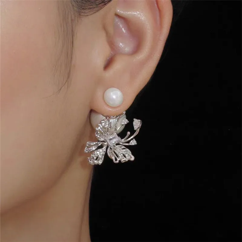

New style butterfly pearl earrings, fashionable, elegant and refined, with a touch of luxury, suitable for daily wear, weddings,