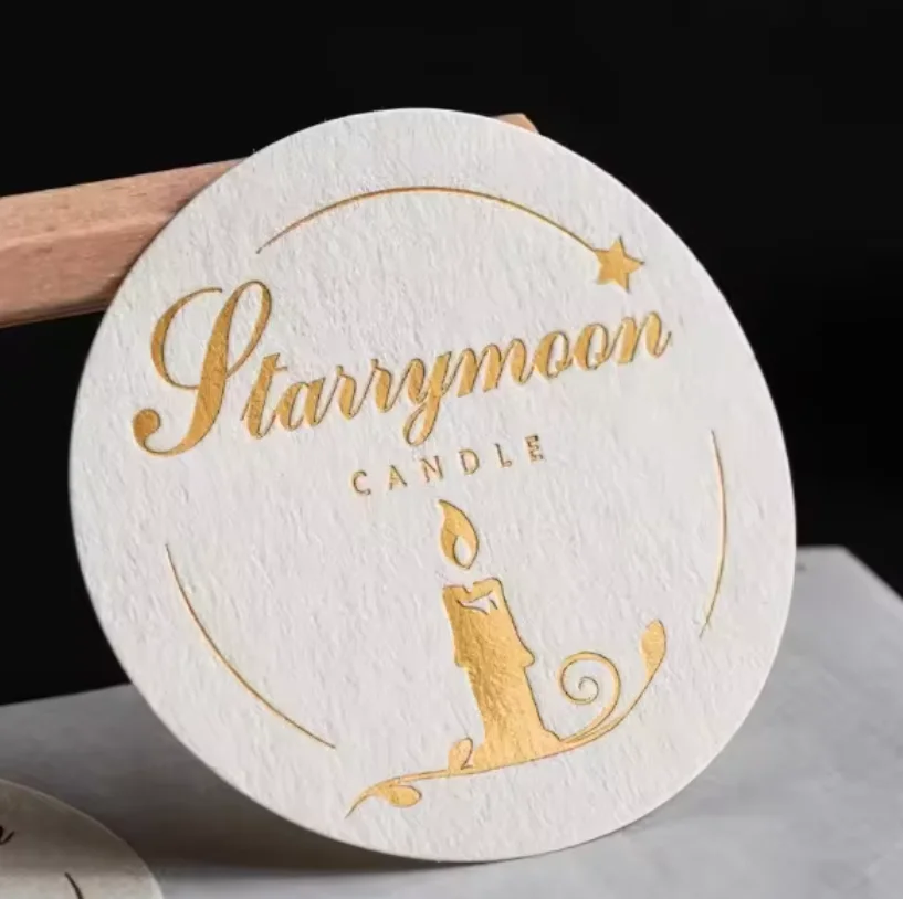 

Индивидуальная печать логотипа, текстурированная бумажная этикетка, матовая круглая золотая фольга, торговая марка горячего тиснения, самоклеящаяся наклейка