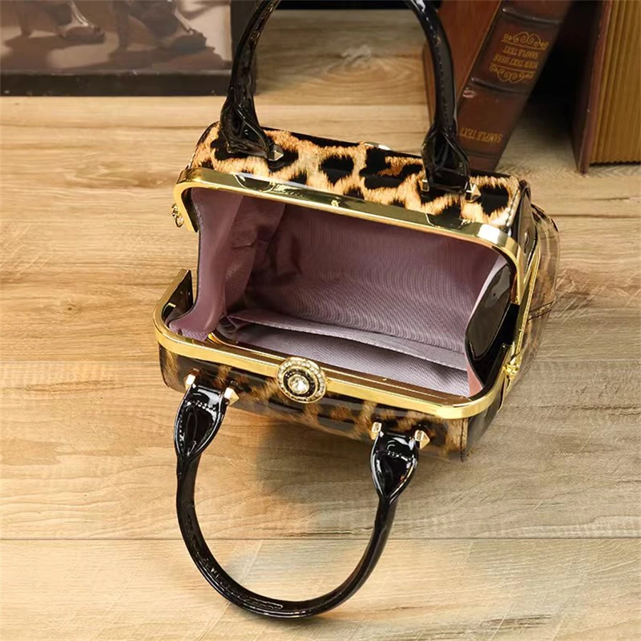 New minimalist and fashionable small handbag, high-end carriage crossbody bag, portable box bag Fashion Crossbody Bags Ladies\'