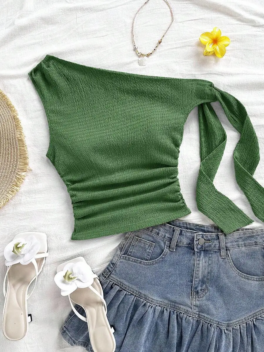 

Женский зеленый асимметричный укороченный топ с драпировкой и завязками на рукавах