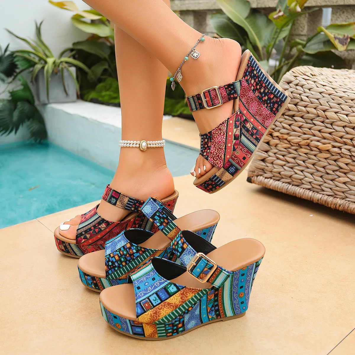 

Женские сандалии больших размеров на прямом танкетке для лета 2026 года, в этническом стиле