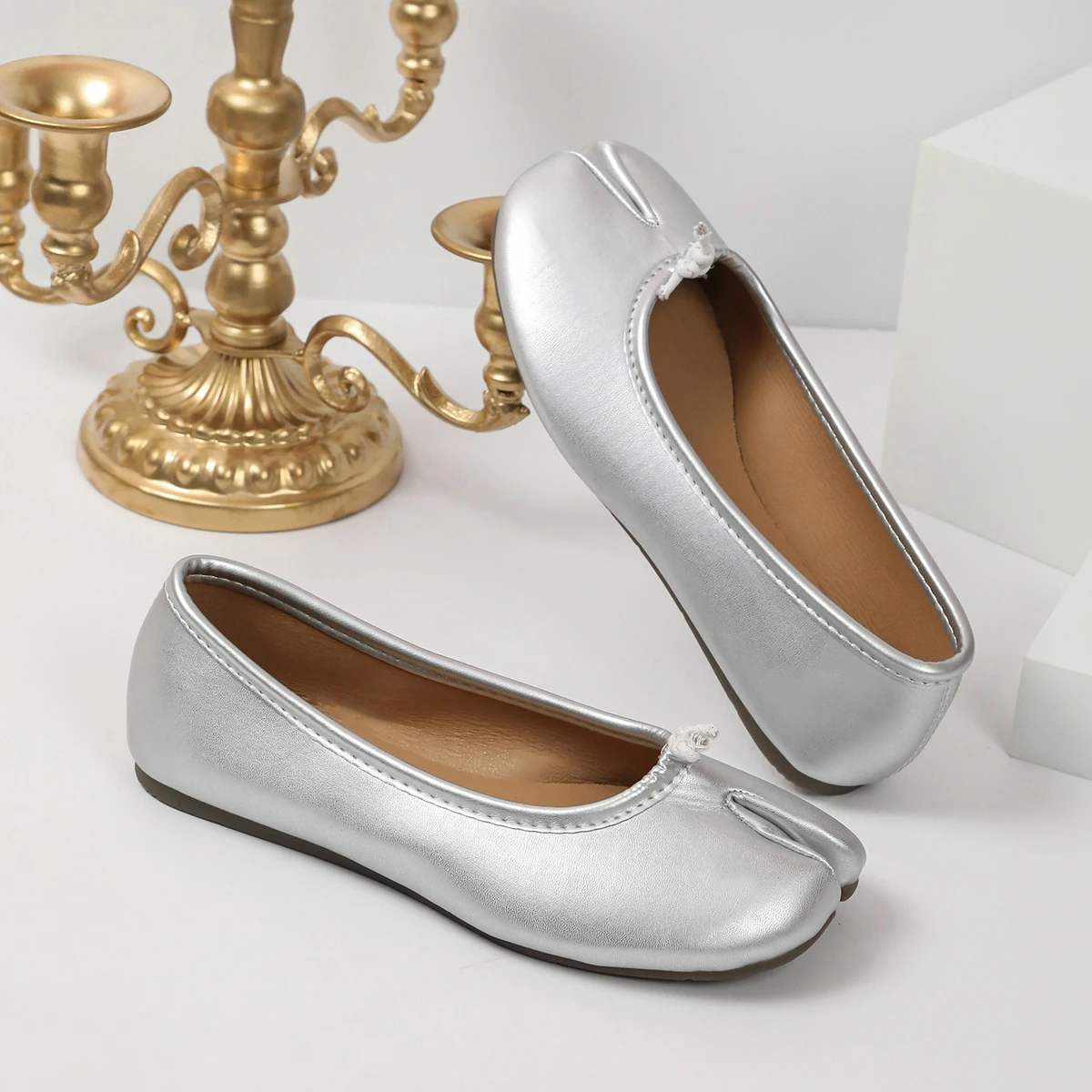 Brandneue Damen-Slipper mit geteiltem Zehenbereich, Tabi-Flats, aus weichem Leder, zum einfachen Anziehen, Ballerinas, bequem, für den Alltag, lässig, Loafer, Übergröße 43 – Detail 11
