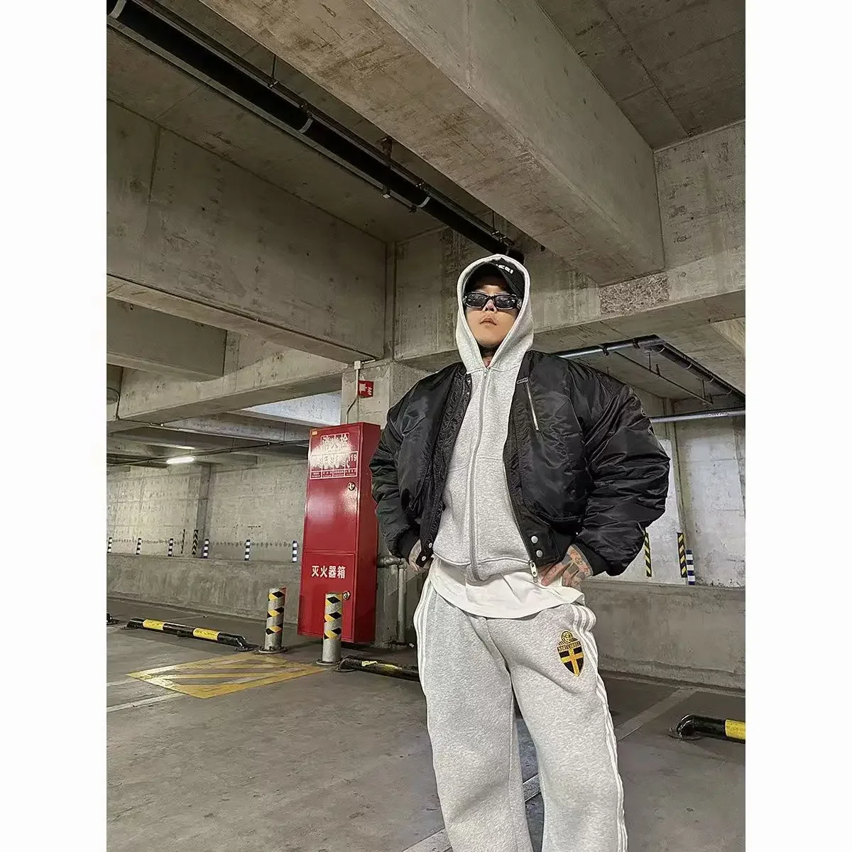 Set Sweater Hoodie Pria Dua Potong dengan Bordir Garis Retro dan Ritsleting, Set Sweater Oversize Bordir Hip Hood untuk Pria