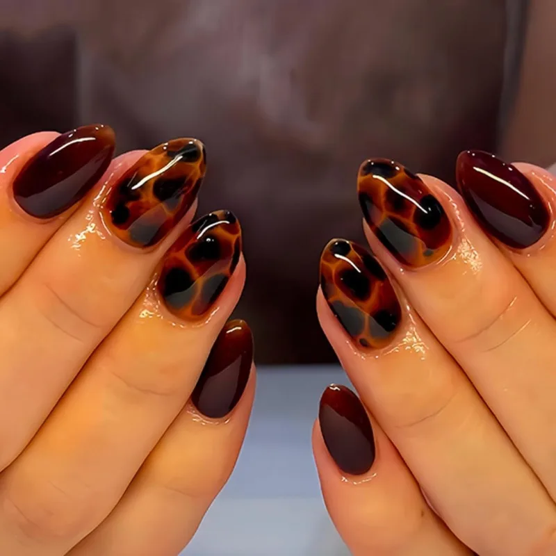 24 قطعة/مجموعة أظافر صناعية متوسطة الطول ثلاثية الأبعاد بتصميم زهور ورقائق ذهبية وفيونكات وترصيعات وردية وبيضاء بنمط جلد الفهد، أظافر صناعية قابلة للتركيب بالضغط.