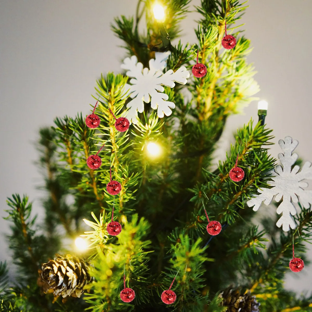 

50Pcs Christmas Berry Accessories Chic Design Light Texture DIY Decoration Berry Photo Props Festive Tree Accents Gift Wrapping