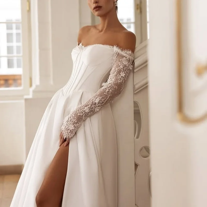 カスタマイズされたサテンアイボリーホワイトボールガウンロイヤルウェディングドレス恋人クリスタルロングテールアップリケデカールメイドローブデ