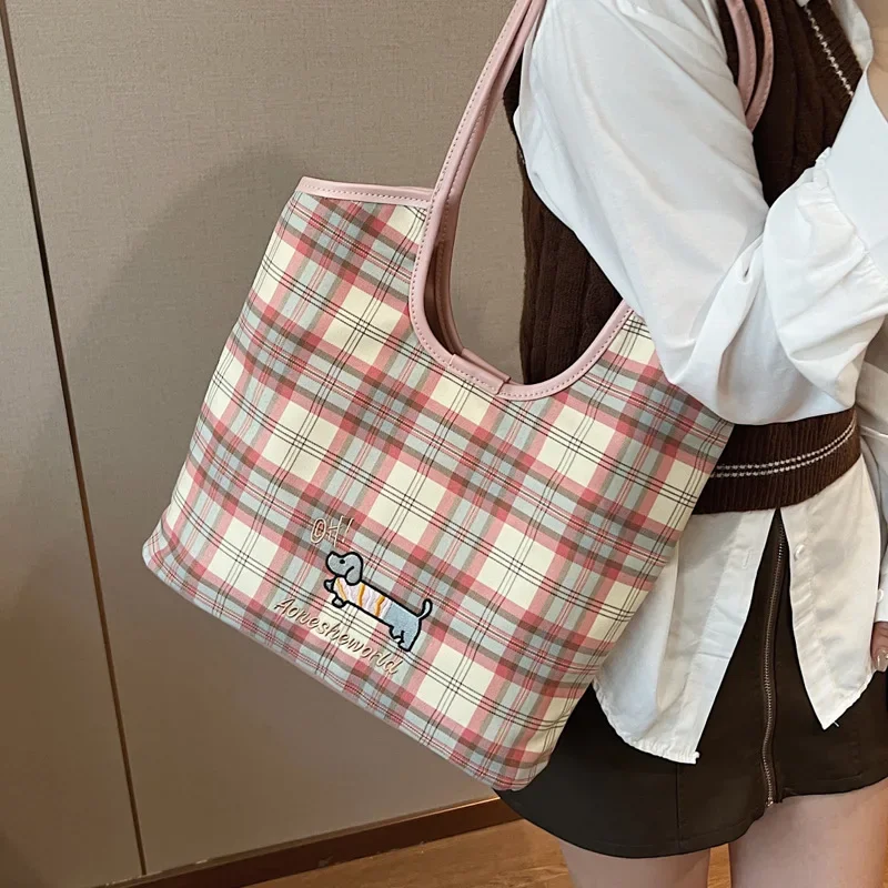 Large-capacity Contrasting Color Plaid Tote Bag Women\'s 2024 New Autumn Commuting Fashion Casual Shoulder Bag