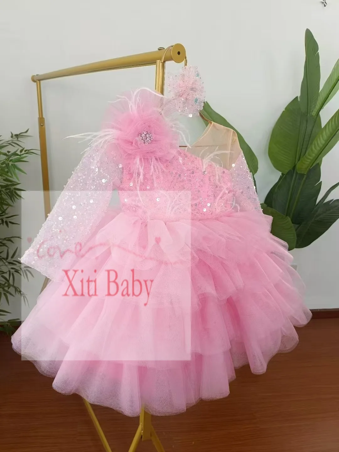 Luxury feather children's cloth Baby's first birthday party dress Flower child wedding dress Girls carnival performance clothes
