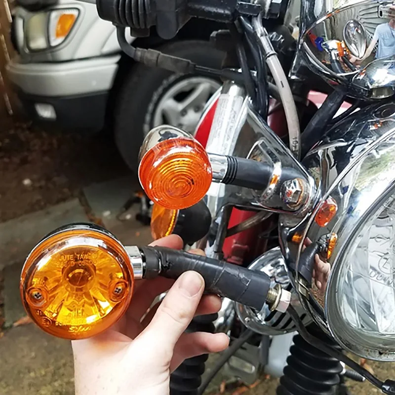 1Pcs 12V Motorcycle Turn Signal Lights Bullet Motorcycle Turn Signals Blinker Lights For Honda Suzuki Yamaha Cafe Racer
