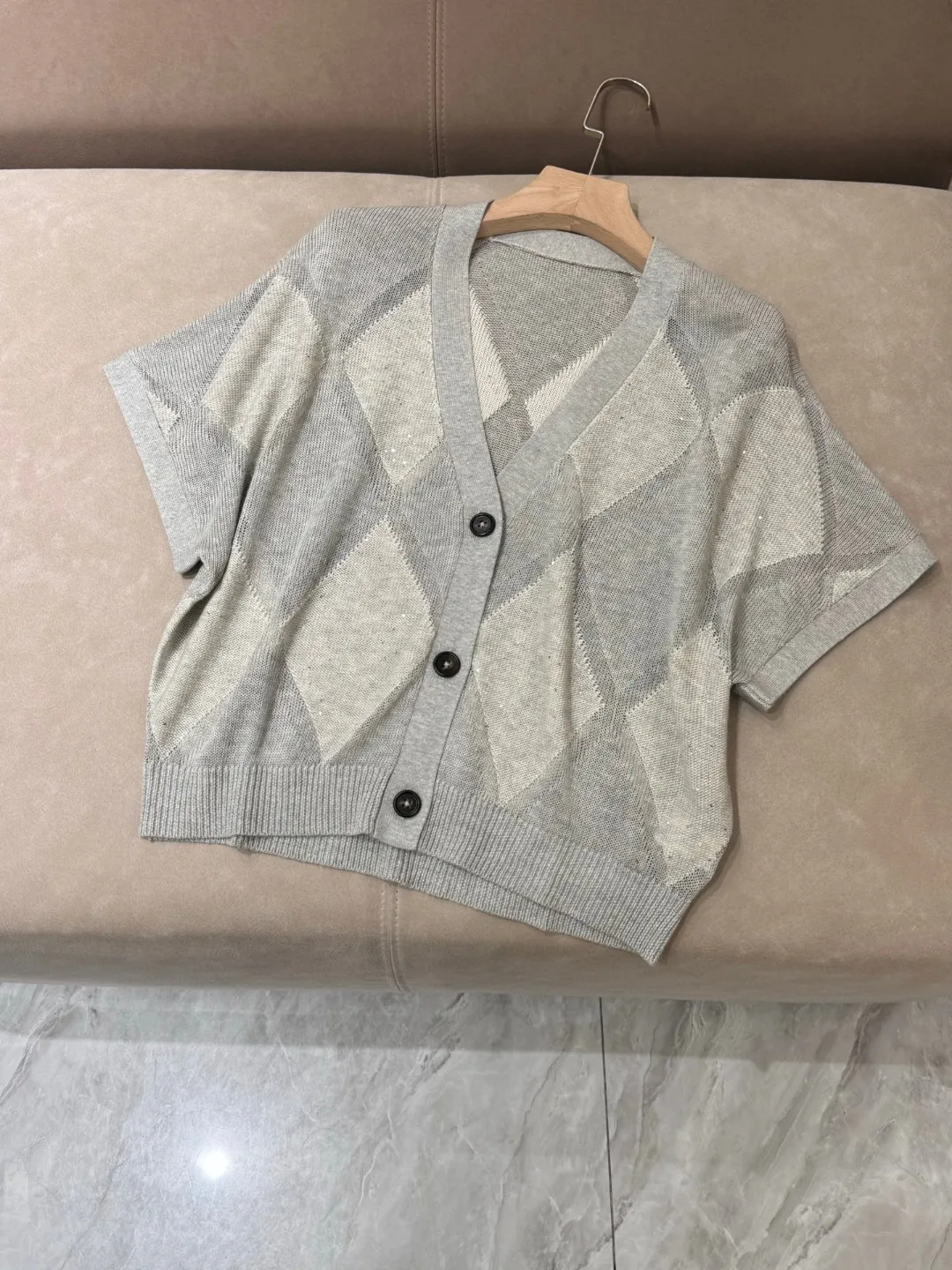 

Spring And Summer New Women'S V-Neck Linen Silk Diamond Sequin Knitted Cardigan Fashionable And Versatile