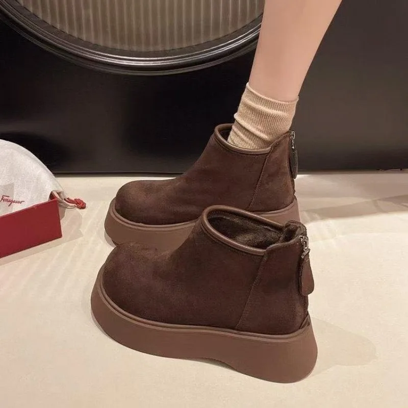 British Style Thick Soled Chimney Boots for Women in Winter 2025, with Added Fleece Insulation Zipper Short Leg Boots for Women