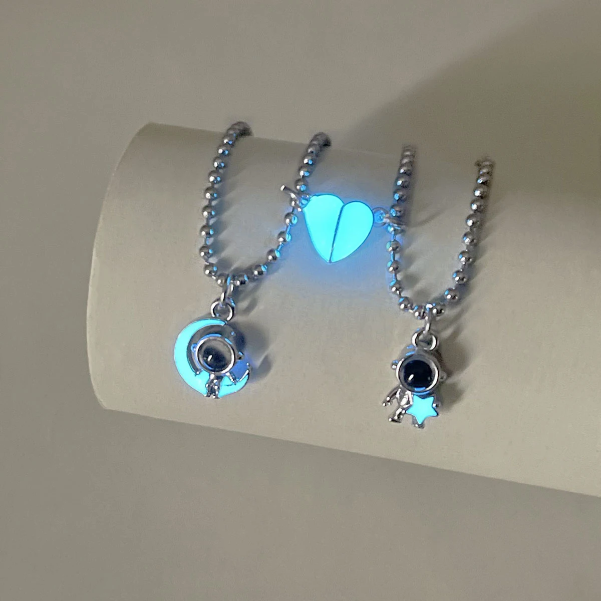 2 Pieces/Set Luminous Heart Luminous Starmoon Projection Astronaut Steel Bead Chain Couple Necklace 100 Languages Say I Love You