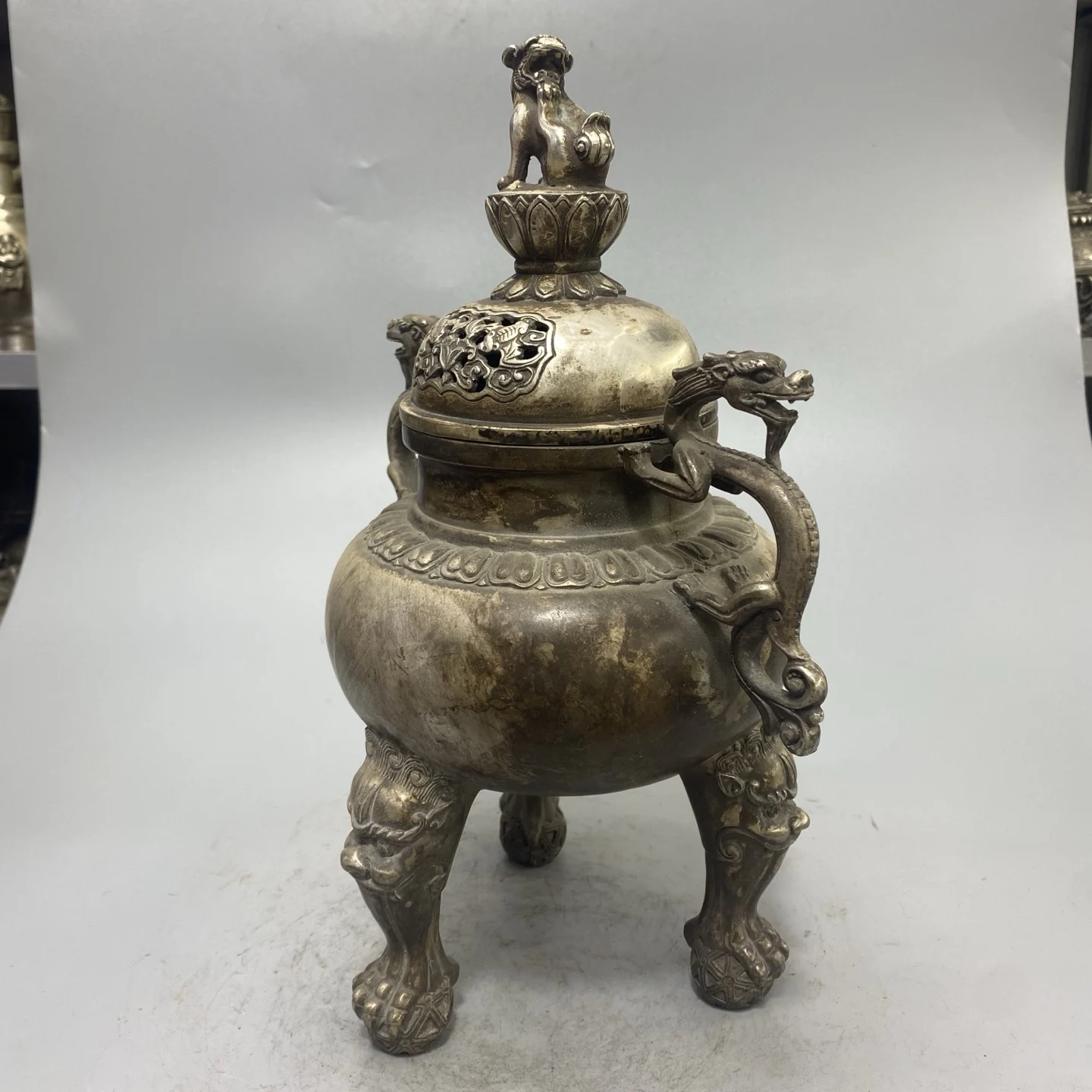 Old Bronze Gilded Silver Dragon statue lotus cover Dragon statue ear three legged incense burner Amass wealth Ornaments