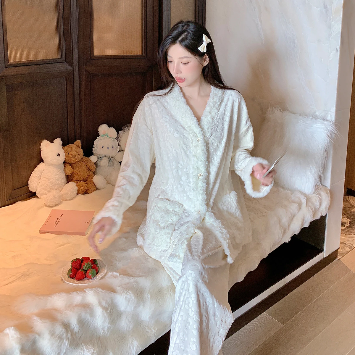 Sexy Women's Island Velvet 2pcs Pajamas Set Sleepwear V-neck Jacquard Leopard Pijamas Suit Homewear Autumn Winter New Loungewear
