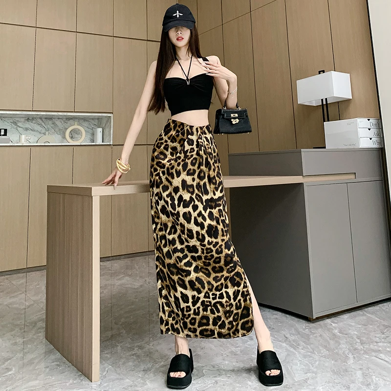 

Leopard split half skirt with spicy girl design sense, niche A-line skirt, high waist, slim and versatile long skirt