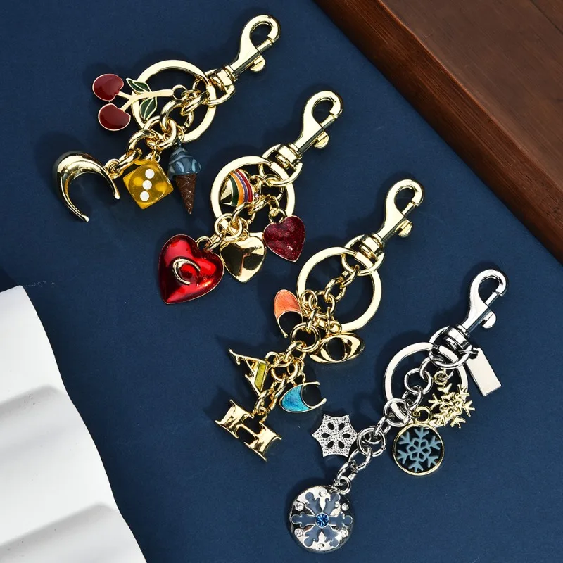 

New metal keychains, cute fruit studded with diamonds, apple keychains, pendants, bag keychains, bag pendants