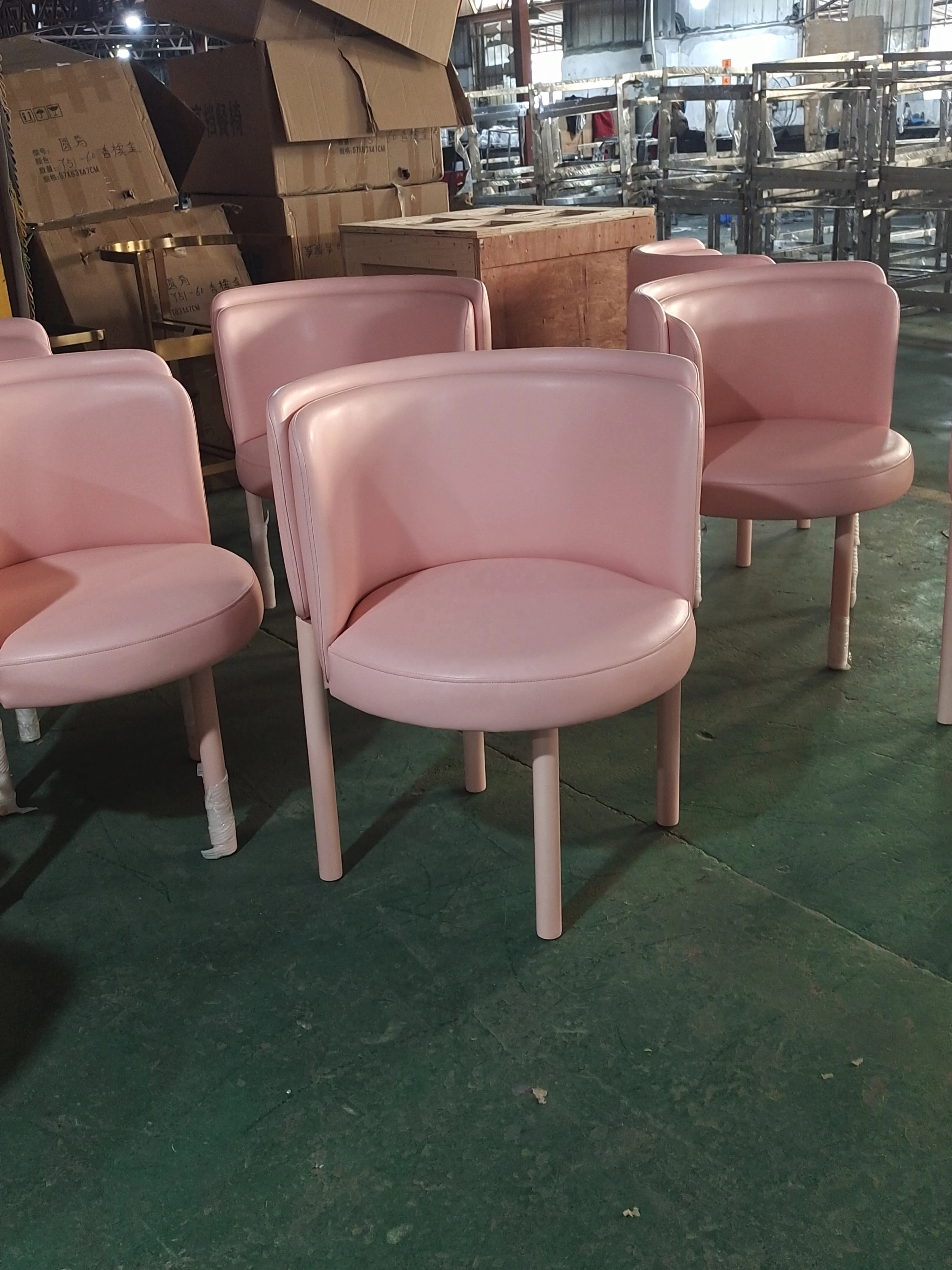 Factory Wholesale Elegant Pink Upholstered Leather Dining Room Chair Hotel Luxury Dining Chair Nordic Restaurant Chair view 3