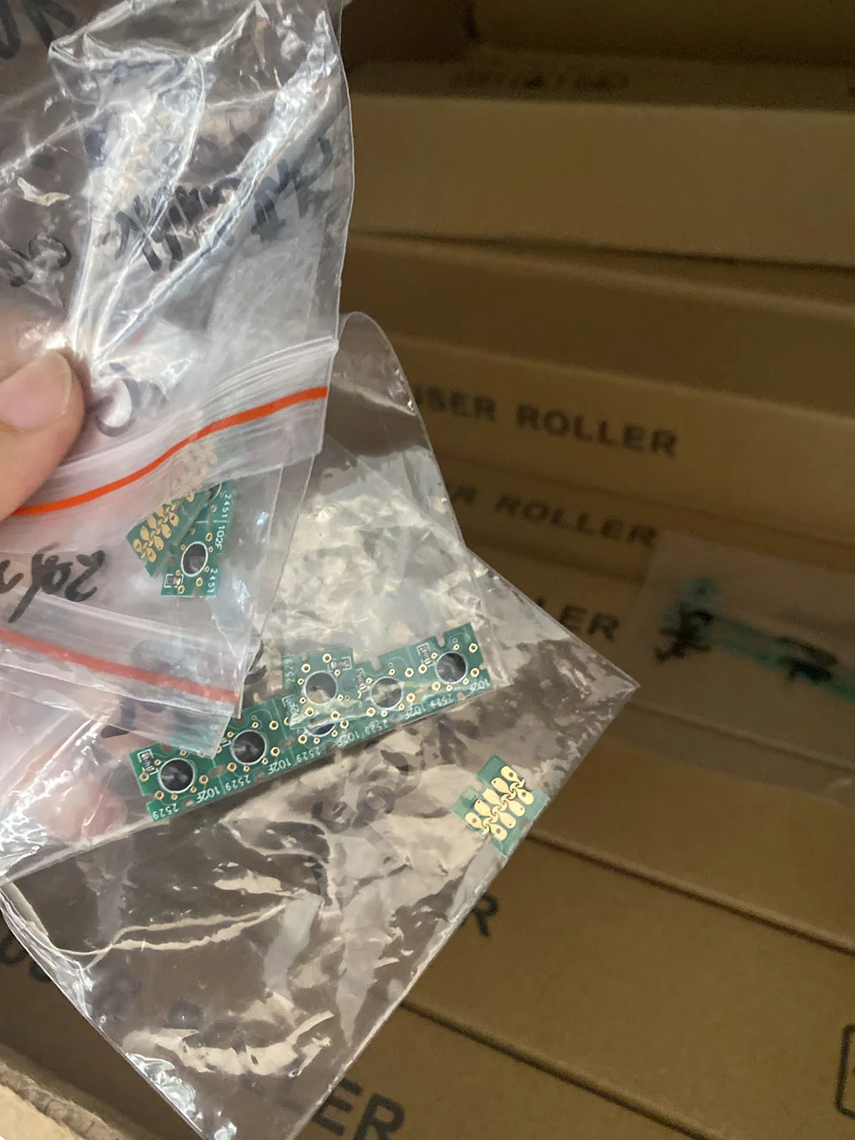 

T6941-T6945 Cartridge Chip For Epson SureColor T3000 T5000 T7000 T3070 T5070 T7070 T3200 T5200 T7200 T3270 T5270 T7270 Printer