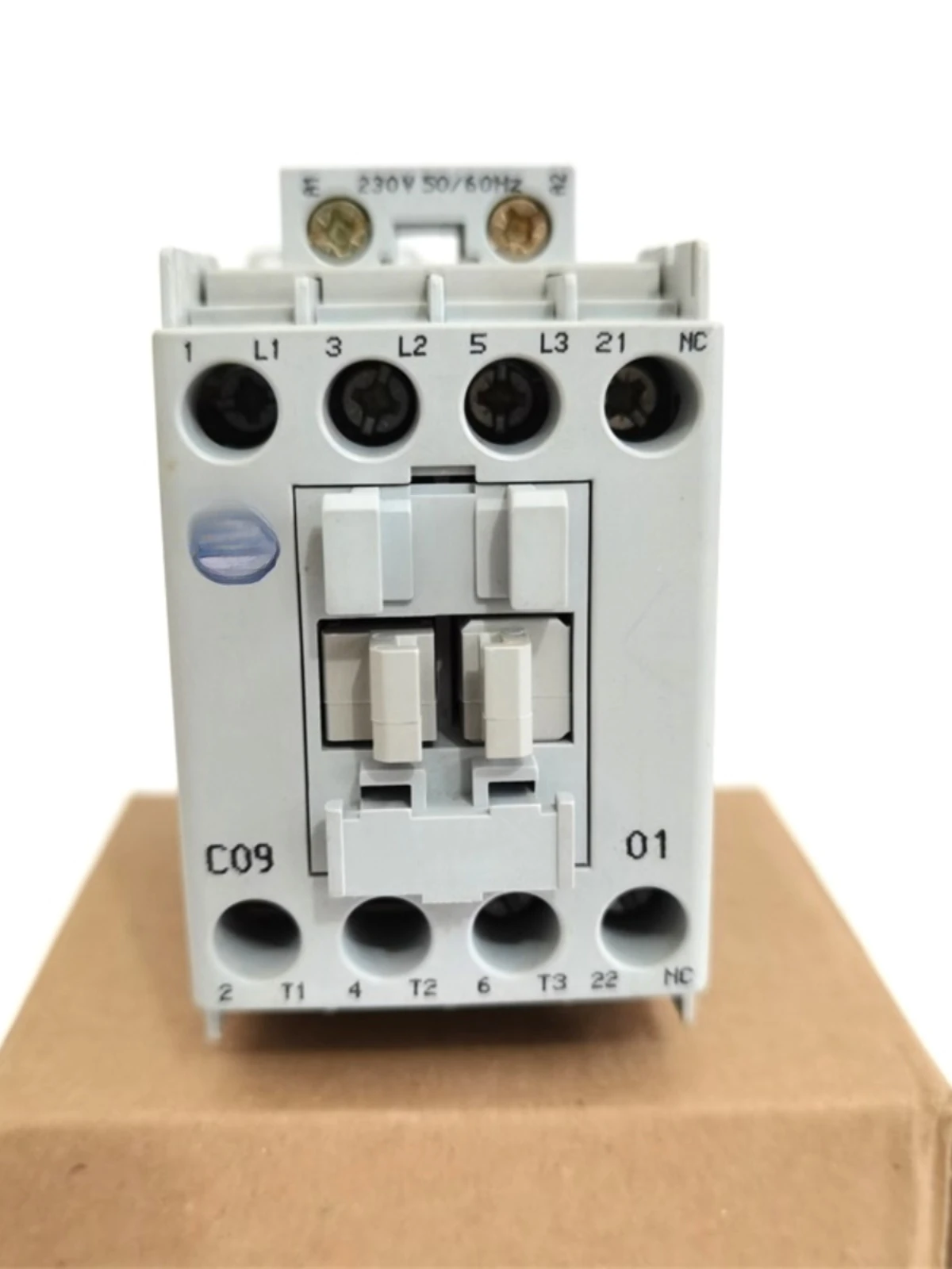 

100-C09 * 01 100-C09KF01 100-C09F01 Contactor