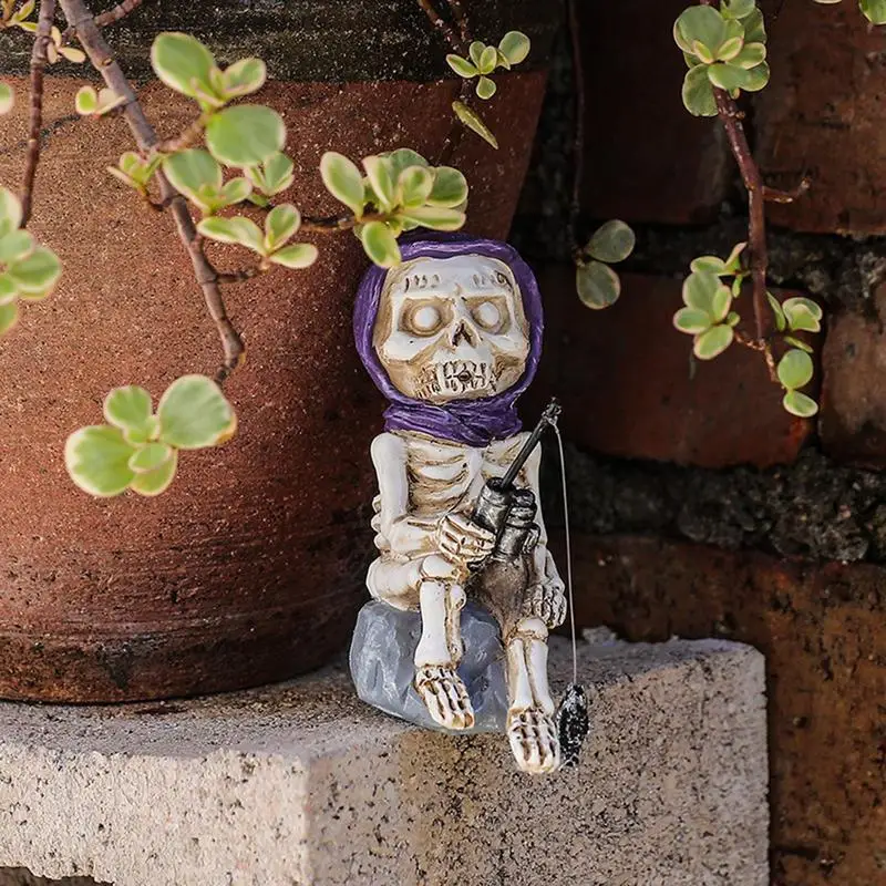 Handmade Resin Garden Ornaments Unique Resin Sculpture Skeleton Figurines Halloween Decorations Resin Weather Resistant For