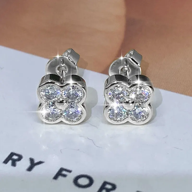 Anziw GRA-zertifizierte 3mm D Moissanit-Diamant-Ohrstecker für Damen, 14k Gold gefüllte Ohrringe, Glücksklee-Blumen-Schmuckgeschenke