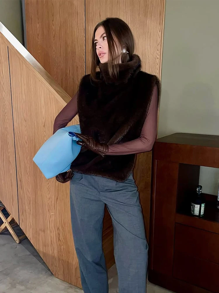 سترة نسائية غير رسمية من الفرو الصناعي أنيقة ذات ياقة عالية بدون أكمام معطف خصر فضفاض للسيدات موضة يومية 2025 سترات جديدة عالية الشارع