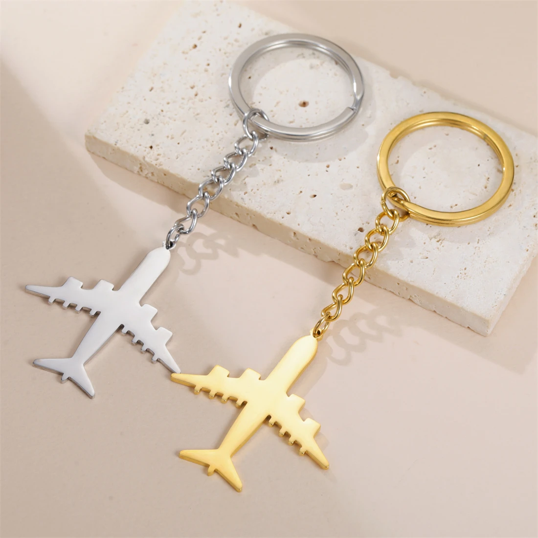 Stainless steel airplane keychain aviation enthusiasts give pilots gifts travel souvenirs for men and women