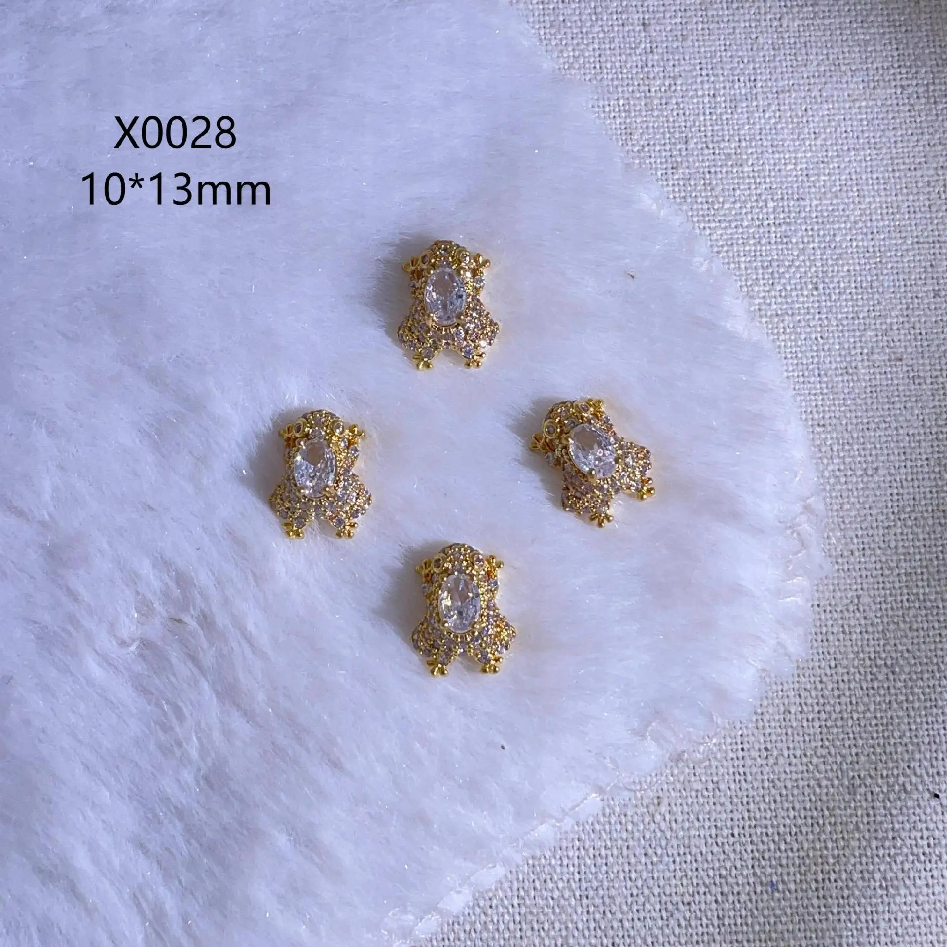 4 Pcs Kaniu 황금 두꺼비 네일 액세서리 3D 금속 지르콘 네일 라인스톤 장식 네일 액세서리 창의적인 재료