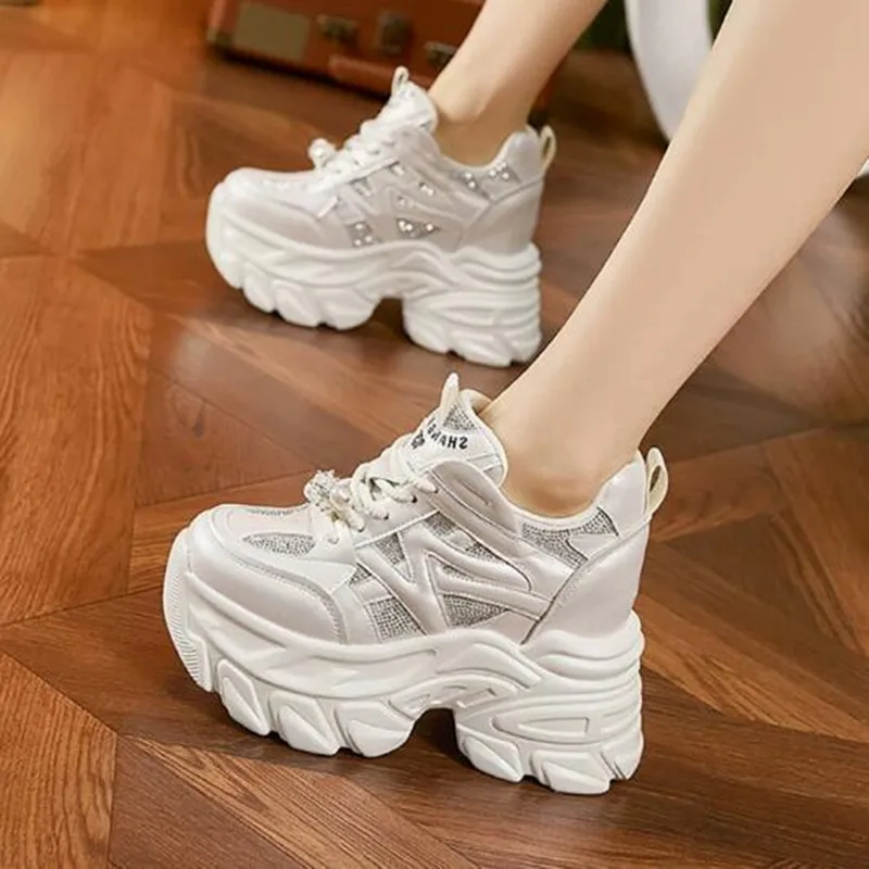 

Модные осенние женские кроссовки на массивной платформе с бриллиантовым декором, высотой 10 см, повседневные кроссовки в стиле «папины туфли» со скрытым каблуком, удобные спортивные кроссовки