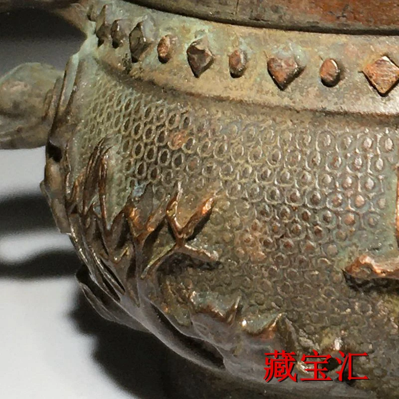 Bronze ware, made in the Yongle era of the Ming Dynasty, with two ears elephant incense burners for household offerings, indoor