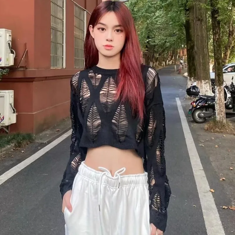 بلوزة محبوكة مجوفة واقية من الشمس بأكمام طويلة على الطراز القوطي أسود داكن مثير سترة رفيعة للنساء قطع علوية صيفية أنيقة Y2k