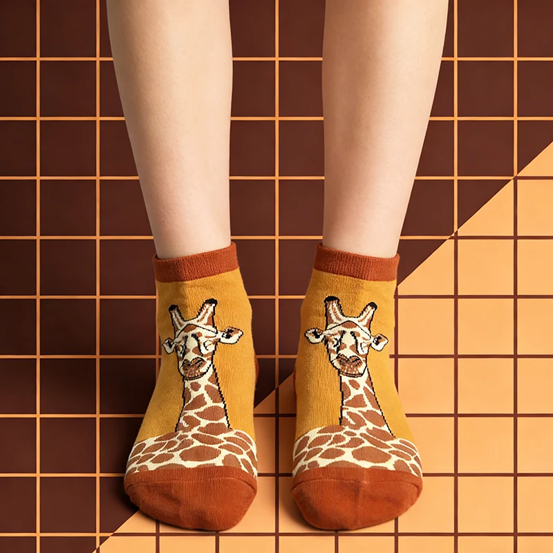 1 pair Cute Giraffe Print Boat Socks - Warm Tone Contrast Fashion Ankle Socks for All Seasons