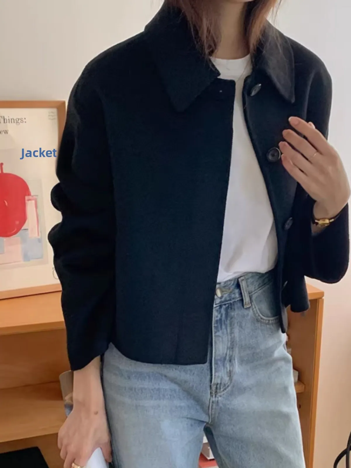 معطف صوفي أنيق للنساء بتصميم قصير وياقة مطوية بتصميم زر واحد النسخة الكورية لون نقي موضة التنقل 2023