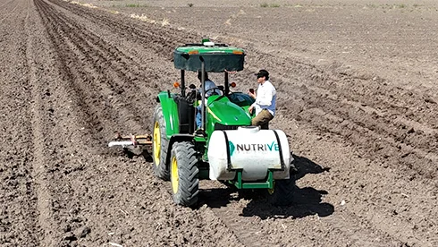 รถแทรกเตอร์ขั้นสูง GPS ระบบพวงมาลัยอัตโนมัติชิ้นส่วนเครื่องจักรกลการเกษตรรถแทรกเตอร์ Pto NX612 Pro สําหรับเครื่องจักรฟาร์ม