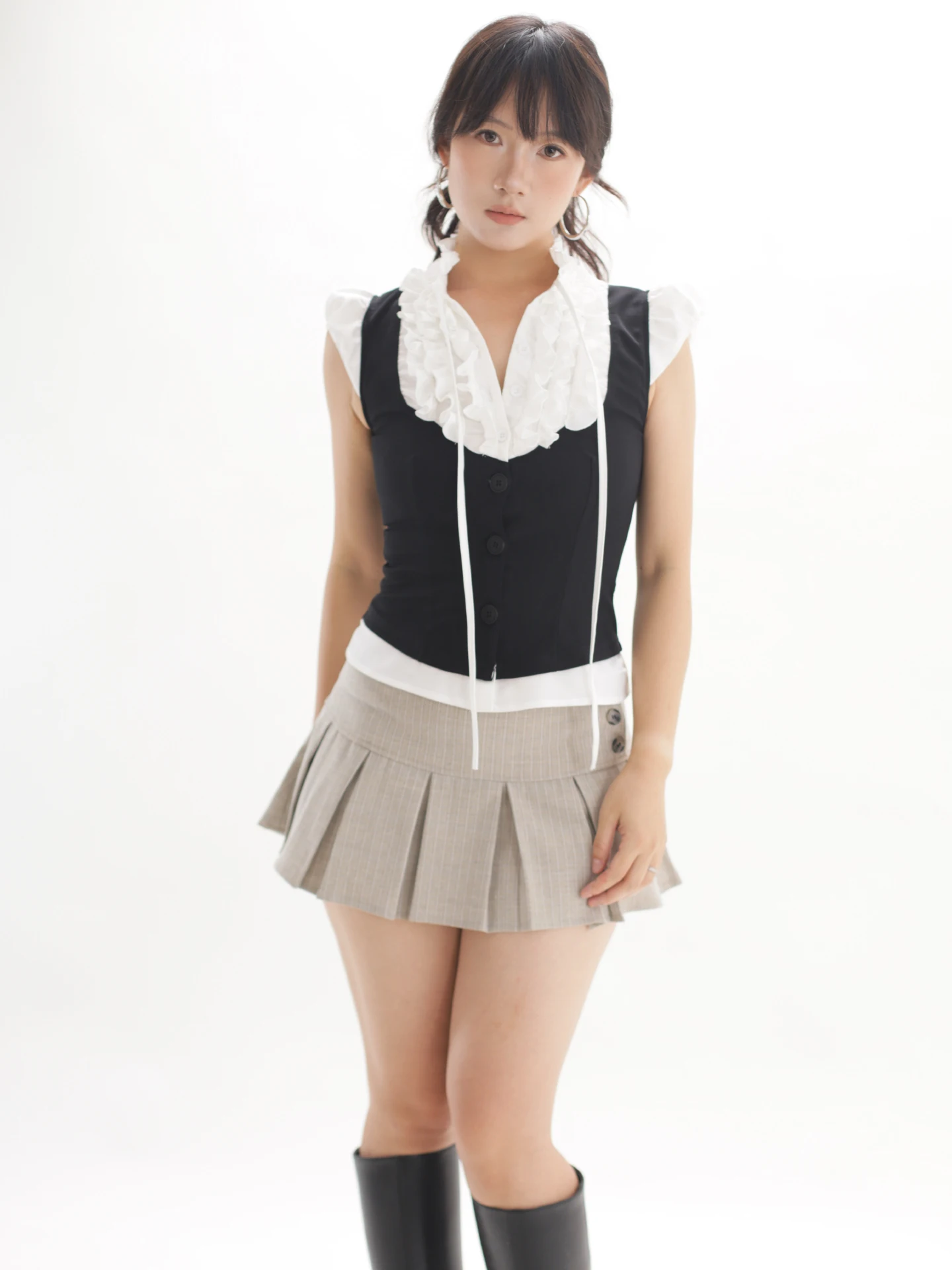 

Ретро-рубашка Slim Fit с завязками, цветочным кружевом, из полиэстера, с короткими рукавами-фонариками, V-образным вырезом, стандартной длины